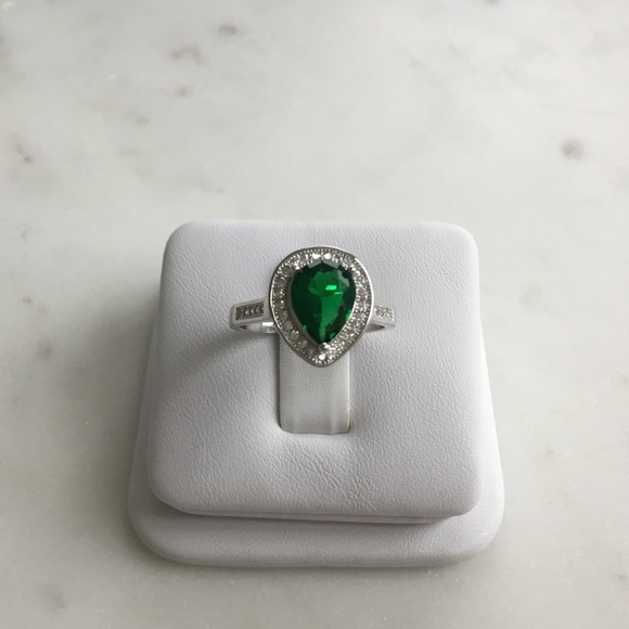 Sale $30! Sterling Pear Shape Halo Emerald Cz Ring. - Picture 4 of 16